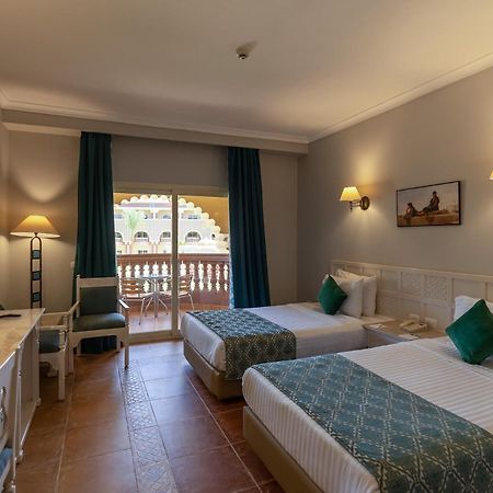 Sunrise Mamlouk Palace Resort Hurghada Exterior foto A room at the hotel