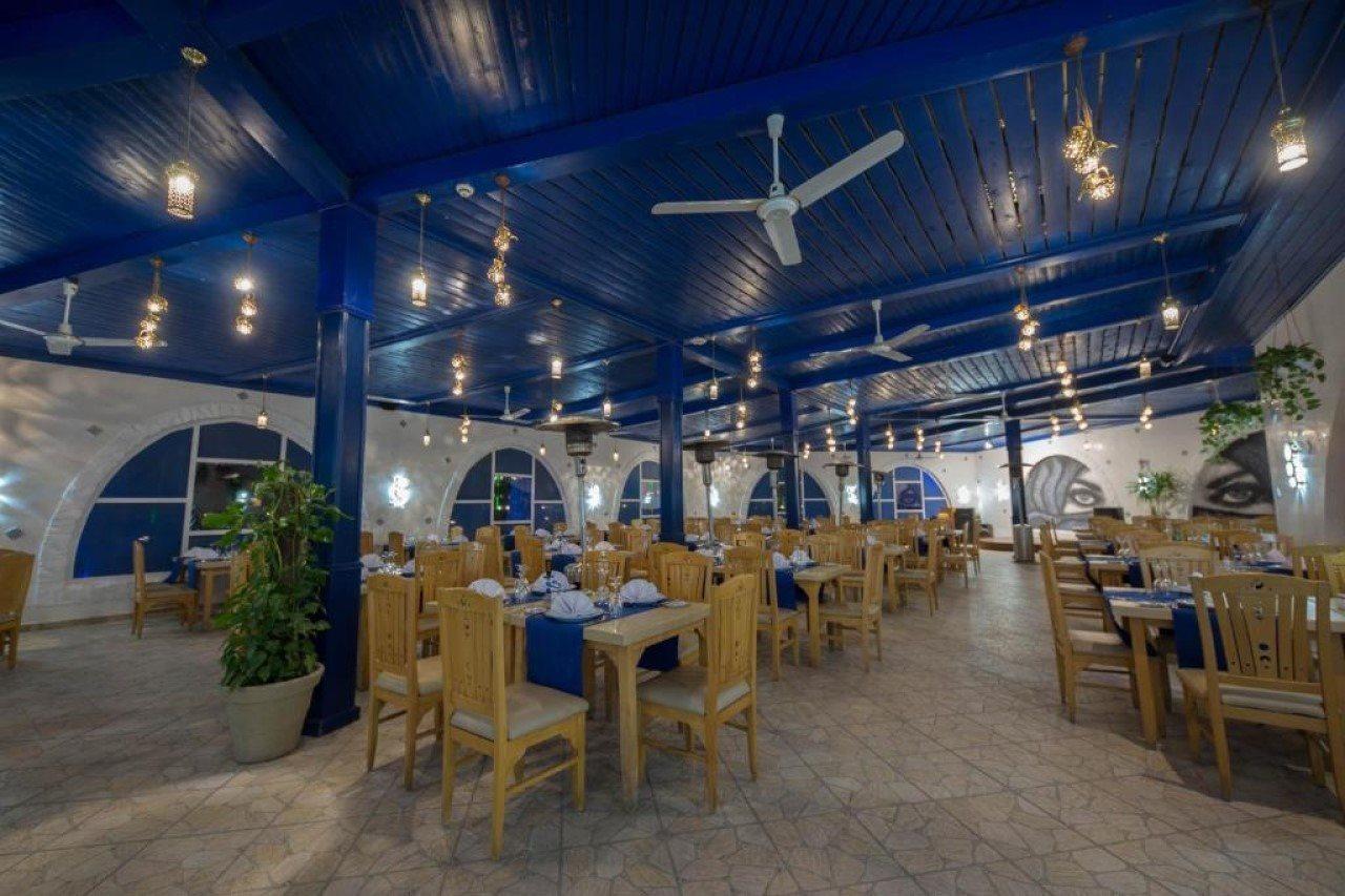 Sunrise Mamlouk Palace Resort Hurghada Exterior foto The restaurant at the resort