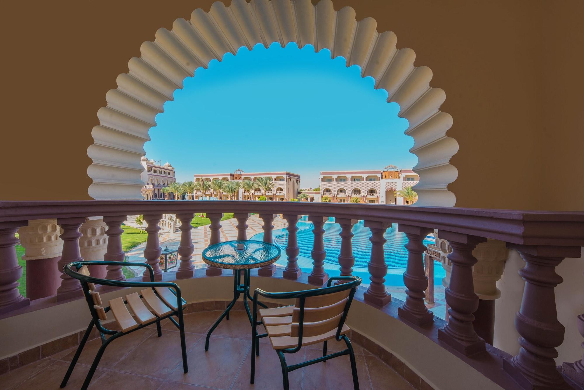 Sunrise Mamlouk Palace Resort Hurghada Exterior foto Balcony of a hotel room