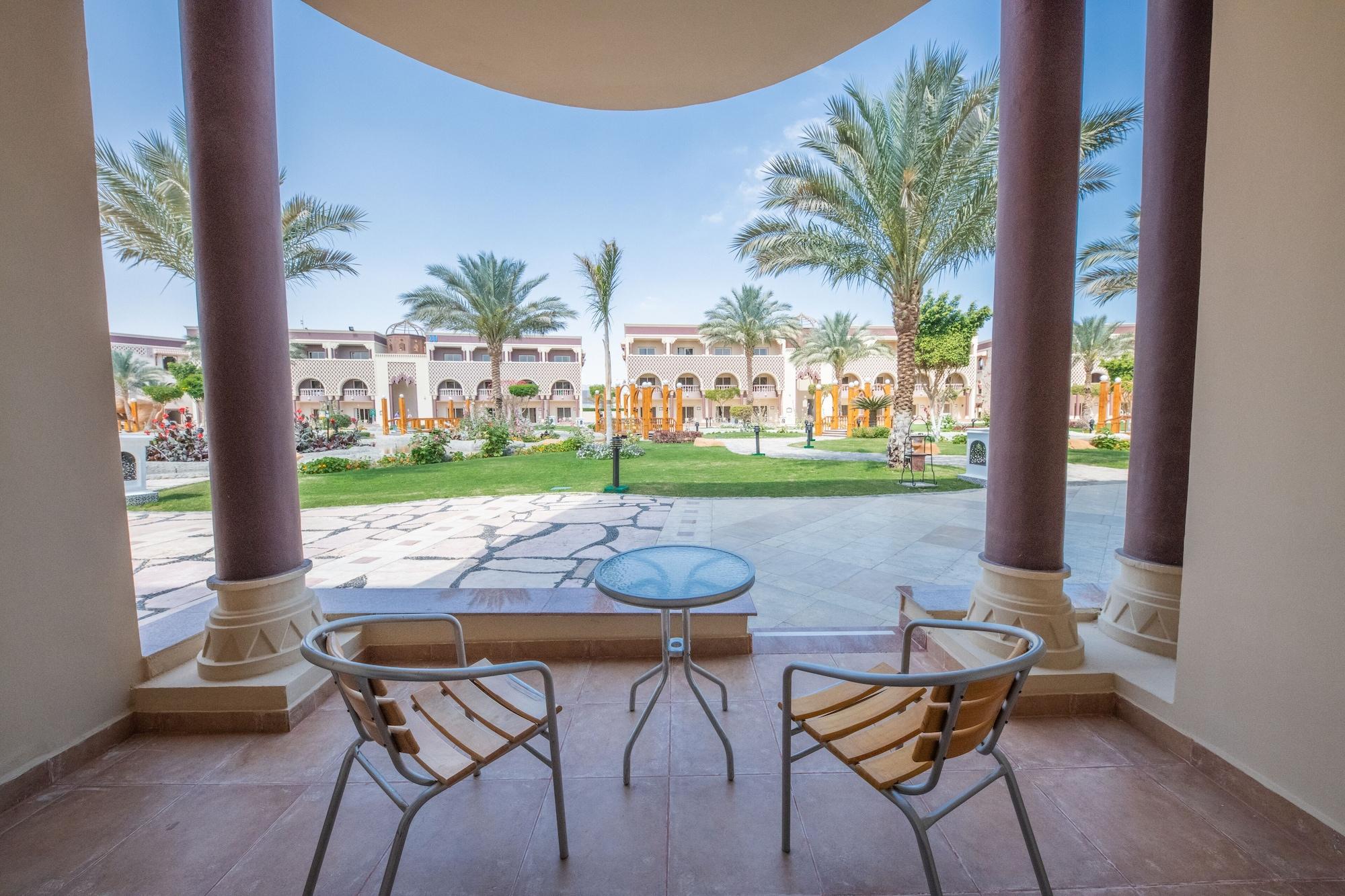 Sunrise Mamlouk Palace Resort Hurghada Exterior foto View from a room at the hotel
