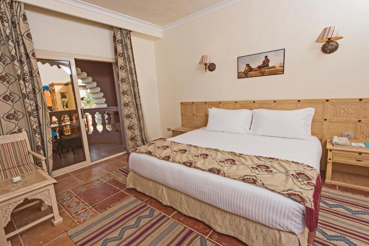 Sunrise Mamlouk Palace Resort Hurghada Exterior foto A room at the hotel