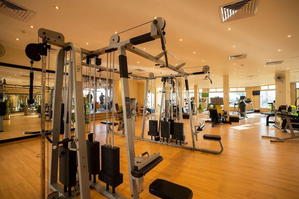 Sunrise Mamlouk Palace Resort Hurghada Exterior foto A gym in a hotel