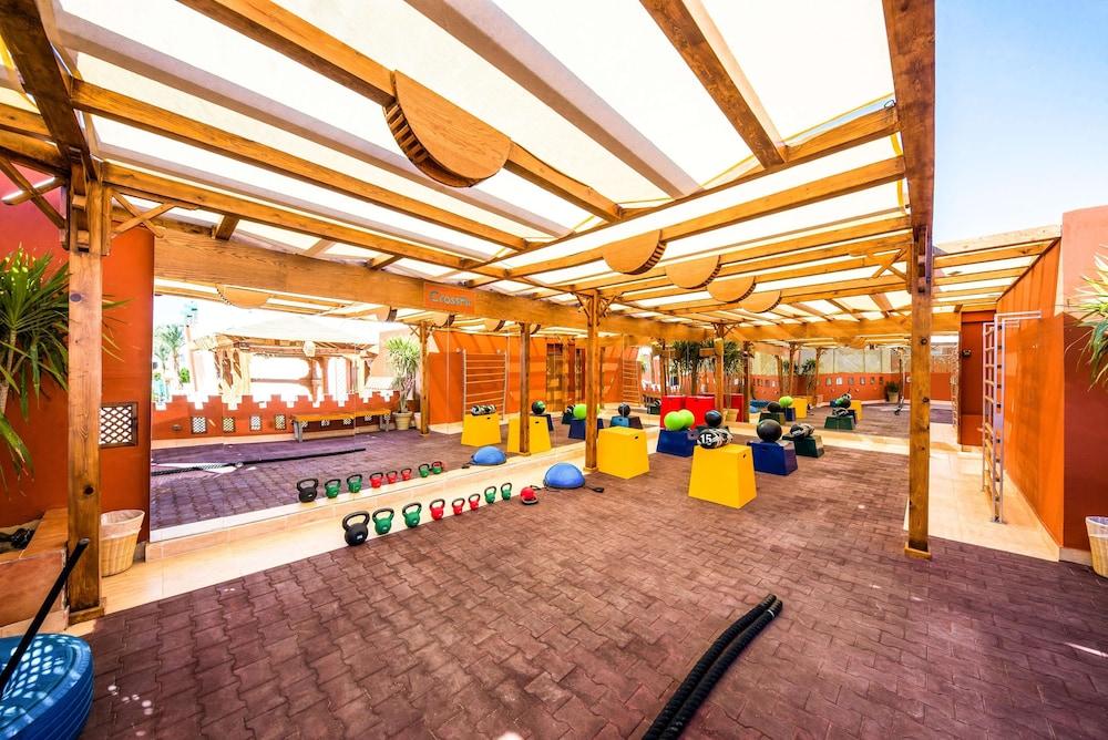 Sunrise Mamlouk Palace Resort Hurghada Exterior foto The gym at the resort