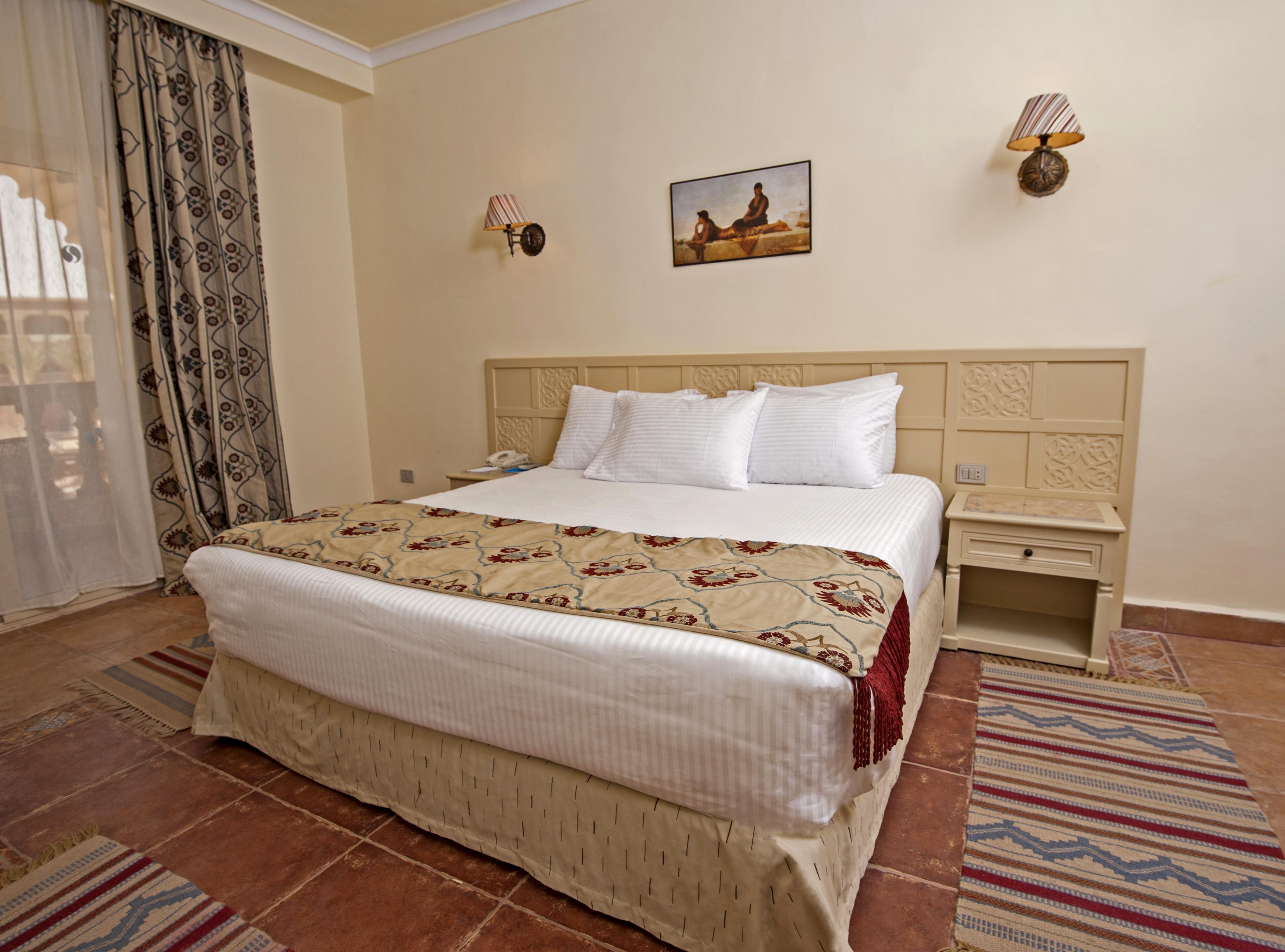 Sunrise Mamlouk Palace Resort Hurghada Exterior foto A bedroom in a hotel