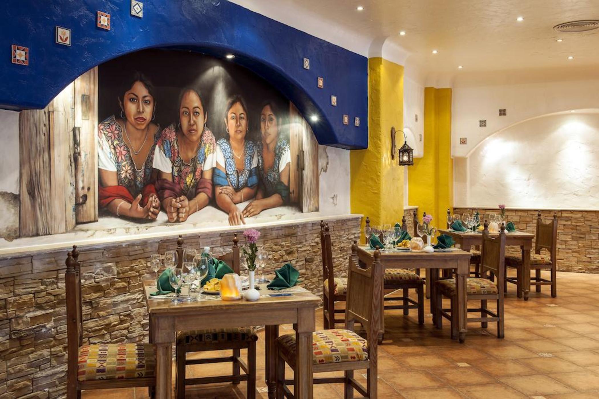 Sunrise Mamlouk Palace Resort Hurghada Exterior foto Interior of a typical Mexican restaurant
