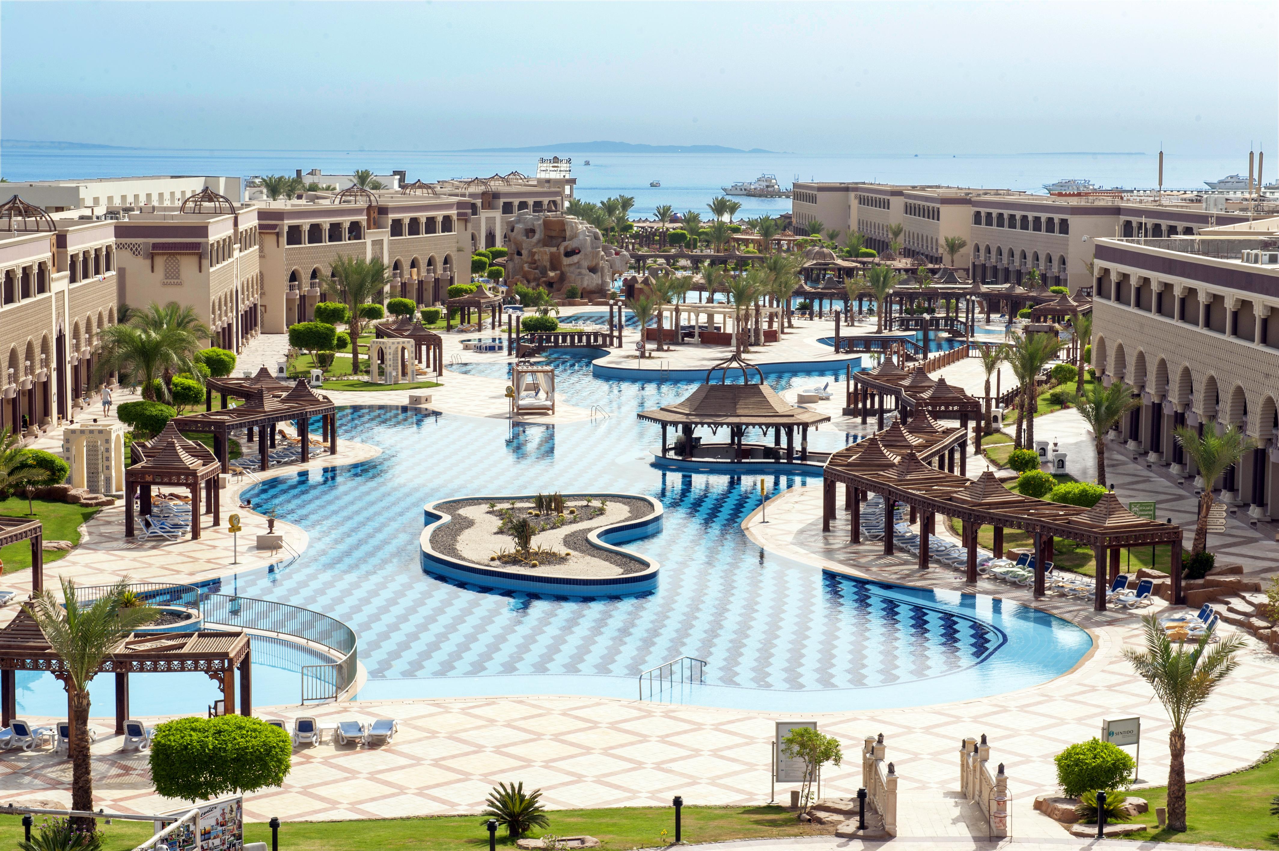 Sunrise Mamlouk Palace Resort Hurghada Exterior foto The resort's main pool