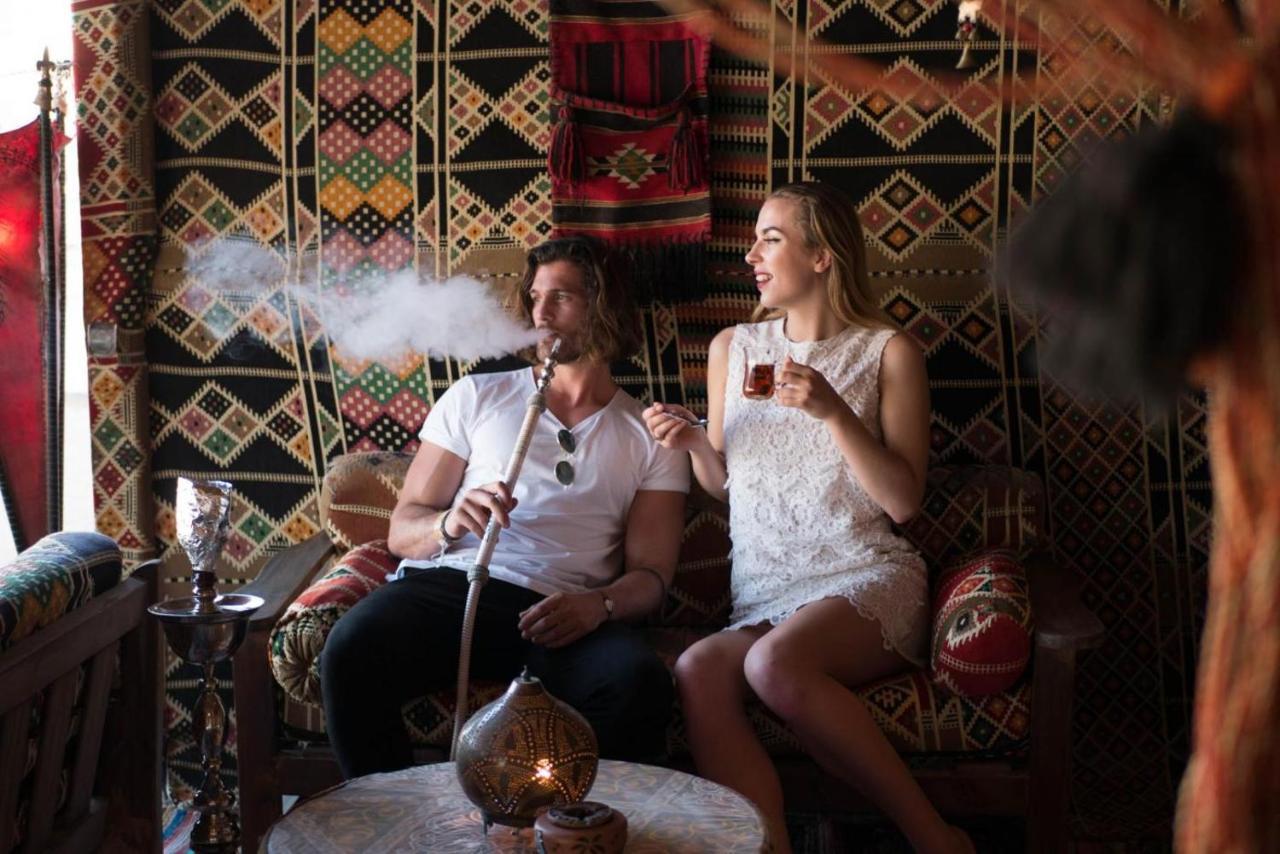 Sunrise Mamlouk Palace Resort Hurghada Exterior foto Hookah in a shisha lounge