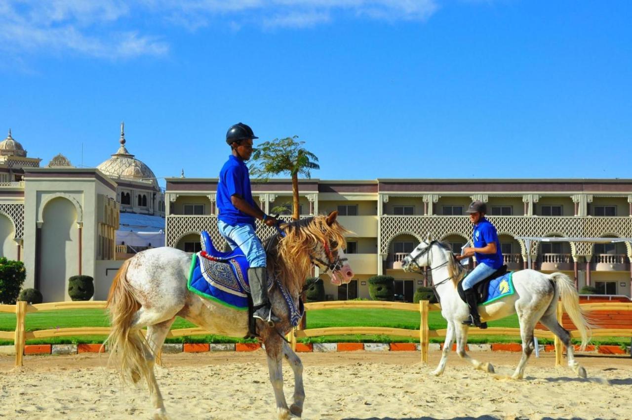 Sunrise Mamlouk Palace Resort Hurghada Exterior foto The 2013 Dubai International Endurance Championship